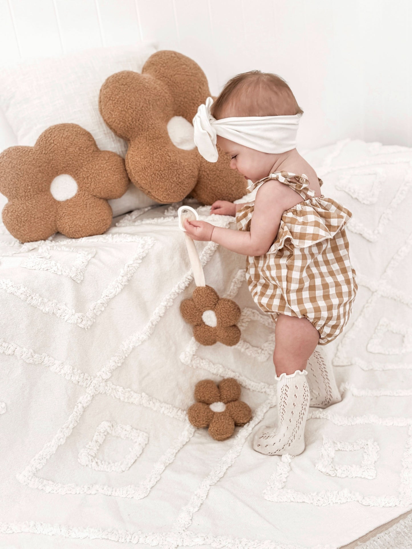Small Daisy Dummy Holder