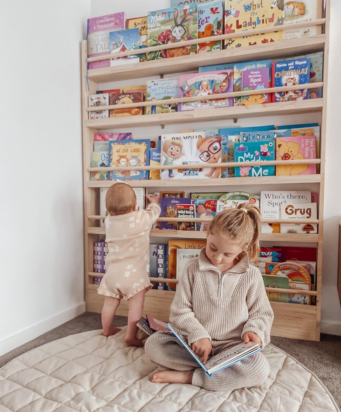 JOYKIDS Front Facing Bookshelf with 5 Tier - SolidWood